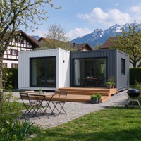 Maison préfabriquée modulaire en conteneurs, 2 unités combinées, petite maison à un étage avec terrasse en bois pour vacances en montagne