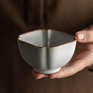 Taza de Porcelana Ru Ware Heaven And Earth, Forma Irregular, Borde con Incrustaciones de Oro, Taza Maestra para Té Kung Fu - Product Image 1
