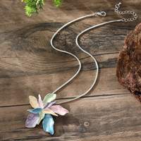 Collares de cadena para clavícula Meetyoo de aleación ecológica con colgante de flor colorida de doble capa exagerada y simulada, esmaltados