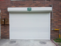 Porte à enroulement industrielle anti-effraction moderne en alliage d'aluminium, double couche, en métal creux, avec télécommande