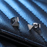 Pendientes de Titanio Puro Geométricos Clásicos TG, Acabado Cepillado Triangular, Hipoalergénicos Certificados para Orejas Sensibles Unisex