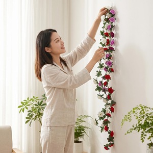 Guirlande de roses artificielles Yuan Nuo 2,5 m en soie pour décoration murale intérieure et plafond - Product Image 3