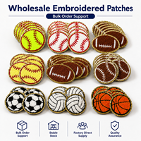 En stock : Écusson en chenille Gameday, badge de football et de volleyball, étiquette brodée de luxe à bordure scintillante pour vestes en jean, en gros