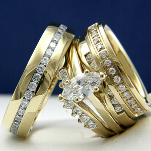 Anello da Donna Q211 in Oro Massiccio 18K con Diamanti Taglio a Pera Colore G Naturale, Fede Nuziale con Pietre Laterali - Product Image 3