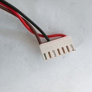 Moteur extérieur de climatiseur Gree Y6S696C049 3 fils 754W LW70D Pièce de rechange - Product Image 3