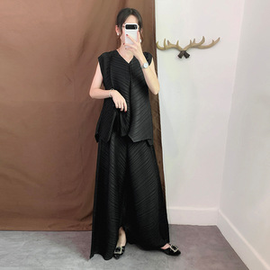 Completo Due Pezzi da Donna Stile Miyake Abbigliamento con Scollo a V Senza Maniche - Product Image 3