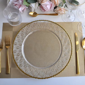 Assiettes de présentation en verre à bord doré avec motif étoile en relief, 13 pouces, transparentes, pour la mise en table de fêtes et banquets - Product Image 1