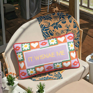 Personalizado vibrante 'Wisnae Me' bordado decorativo y cojines declaración acento silla y sofá cojines - Product Image 2