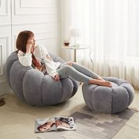 Fauteuil pivotant en forme de citrouille paresseux en bouclette blanc crème esthétique Boconcept avec repose-pieds
