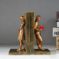 Porte-livres sculptural contemporain de luxe créatif pour couple avec motif pour la décoration du salon, ornements d'art, artisanat en résine