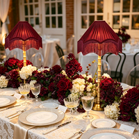 Lampe de table sans fil en gros, abat-jour rouge bordeaux en tissu TC à pompons, en métal, faite à la main, écologique, pour restaurant et mariage