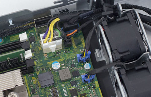 Serveur en rack PowerEdge R240 1U, processeur Xeon E-2288G 8C 3,7 GHz, 8 Go de RAM, 2x1 To de disques durs, 250 W, garantie de 3 ans, certifié CE CCC - Product Image 4