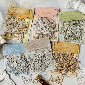 Adesivi in Carta Ecologici con Angoli Sagomati, Stampa Retrò 5x5cm, Finitura Lucida, Serie Classica Anni, Rilievo Vuoto Fustellato a Mano - Product Image 3