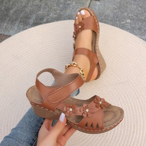 Sandalias de cuña transpirables de moda para mujer, de diseñador, con aumento de altura, calzado hueco cruzado para primavera y verano, al por mayor - Product Image 2