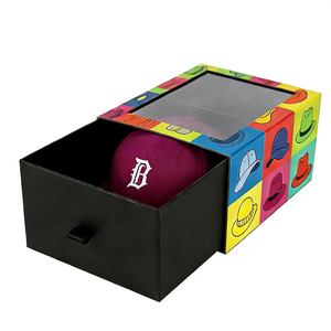 Scatola Regalo Rigida Ecologica Personalizzata con Coperchio Trasparente, Goffratura, Laminazione Opaca e Rivestimento in Spugna per Confezionamento Cappelli - Product Image 2