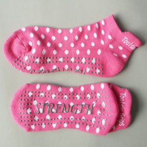 Calzini Antiscivolo con Grafica Leopardata Personalizzata, Logo sul Fondo, per Pilates, Lagree e Fitness - Product Image 3