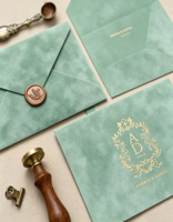 Invitation de mariage en velours vert clair de luxe C5 C6, carte de vœux personnalisée avec dorure à chaud, enveloppe en daim et sceau de cire