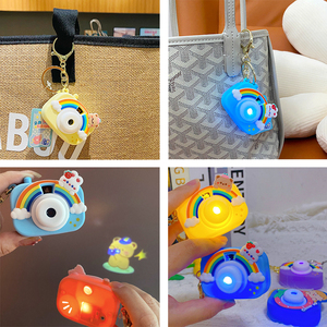 Sáng tạo dễ thương cầu vồng chiếu sáng Keychain món quà nhỏ Mặt dây chuyền cho schoolbag phụ kiện khuyến mại Keychains Carabiners - Product Image 6