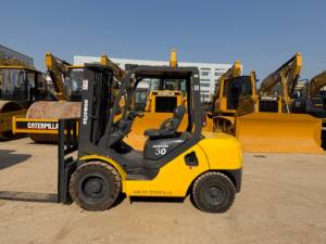 Premium Second Hand Komatsu FD30T-17 Diesel Forklift Full Original 4D94LE <b>Engine</b> Triple <b>Lift</b> Mast Low Working Hours For Factory - Product Image 2