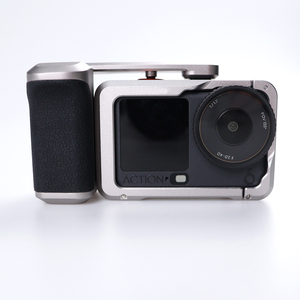 Gabbia Professionale per Fotocamera Osmo Action 6 con Impugnatura Street Grip in Alluminio CNC, Cold Shoe e Foro Filettato da 1/4 di Pollice - Product Image 2