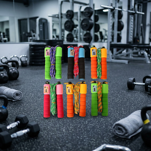 Corde à sauter réglable avec compteur numérique et poignées en mousse pour l'entraînement physique des enfants et la gym - Product Image 3