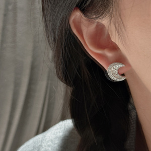 Pendientes de Plata de Ley S925 con Diseño de Luna, Estilo Vintage Antiguo, Incrustaciones de Microcirconitas, Diseño Simple y Moderno, Estilo Colgante - Product Image 3