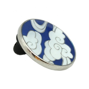 Alta calidad de encargo a granel barato nube estilo solapa de esmalte para sombreros - Product Image 2