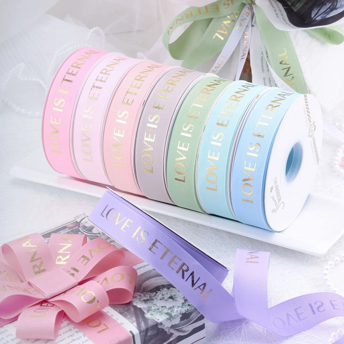 Customizable Ribbons Are Used for Packaging Gift Boxes and Flowers