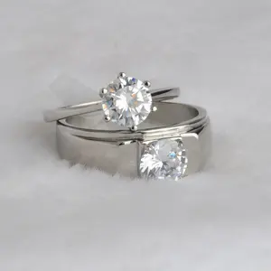 Anillos de plata de boda personalizados precio al por mayor anillos de boda gruesos luminosos de diamantes de imitación para pareja