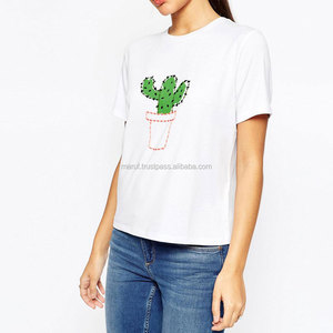 Venta al por mayor de ajuste regular a granel impresión personalizada cuello redondo blanco MMCTW01 OEM mujeres respetuoso con el medio ambiente agujero botón apliques ropa fresca t - Product Image 1