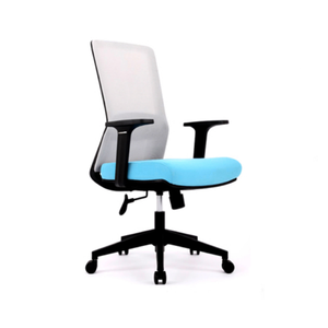 Vend une chaise de bureau ergonomique en cuir pivotante pour la direction - Product Image 6