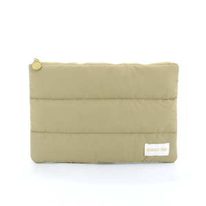 Ensemble de trousses de maquillage et de pochettes à monnaie matelassées en nylon doux et moelleux, recyclables, pour femmes, grand format, pour le <span class=keywords><strong>voyage</strong></span>, avec étiquette privée, vente en gros - Product Image 5