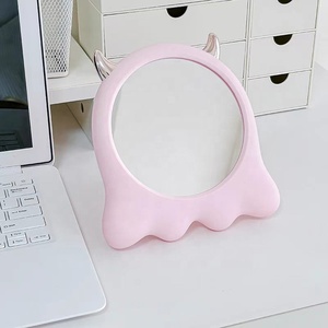 Miroir de <span class=keywords><strong>maquillage</strong></span> portable et mignon pour le bureau, en plastique, avec un design de <span class=keywords><strong>petit</strong></span> <span class=keywords><strong>diable</strong></span>, luxueux et personnalisé pour les filles, miroir de <span class=keywords><strong>maquillage</strong></span> pour s'habiller - Product Image 4