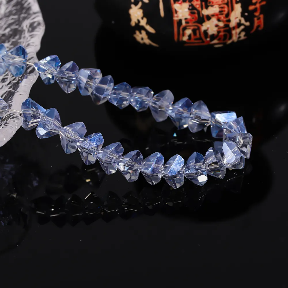 Hot Selling Fashion Accessories New Style Triangle Faceted Crystal Beads Decorative Glass Beads For Jewelry Making