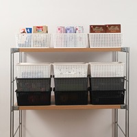 Panier de rangement en plastique tressé durable aspect rotin avec poignées pour l'organisation de bureau, la cuisine et le gain de place