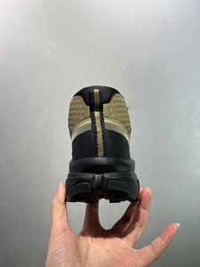 รองเท้าวิ่งกันฝนสไตล์สปอร์ต ดีไซน์หรูหราคุณภาพสูง ระบายอากาศได้ดีและน้ำหนักเบา เหมาะสำหรับทั้งผู้ชายและผู้หญิง - Product Image 2