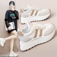 LYKU 2026 Fabriqué en Chine Chaussures de sport décontractées à lacets pour femmes Mocassins d'extérieur de haute qualité en PU à rayures Printemps-Été