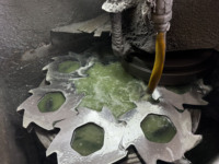Broyeur de déchets à double rotor haute performance équipé d'un moteur, machine de recyclage des déchets solides industriels