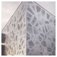 Panneau de façade en verre sur mesure PRIMA, résistant à la pression du vent, avec cadre en aluminium pour la décoration extérieure des grandes places commerciales