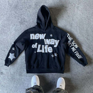 Felpa con Cappuccio Personalizzata con Stampa Grafica di Angelo Effetto Invecchiato per Uomo, Abbigliamento Streetwear di Design, Felpa Grafica Bordeaux - Product Image 2