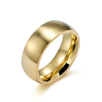 Vente en Gros Simple Design Classique 8mm Dôme Brossé Doré Uni Alliance Acier Inoxydable Pas Cher Bagues pour Hommes Femmes