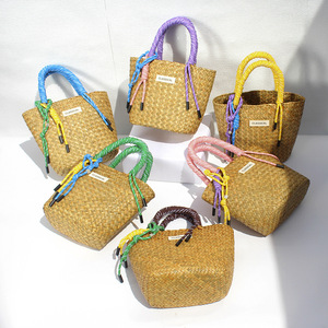 Bolso de mano de moda para mujer, tejido a mano, ecológico, duradero, portátil, tipo cesta de paja marina, bolso de playa con asas de cuerda de nailon y borlas - Product Image 1