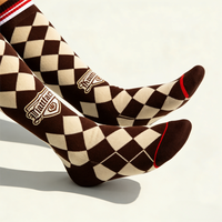 Chaussettes de football en nylon et élasthanne de qualité supérieure avec panneaux de ventilation en maille ciblée pour un refroidissement optimal pendant l'entraînement et les matchs estivaux