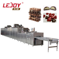 Machine de moulage de chocolat entièrement automatique à 3 têtes de dépôt à 2 écrous Machine de fabrication de chocolat à remplissage central