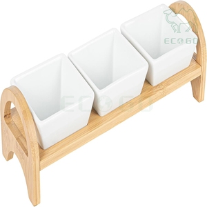 ถาดเสิร์ฟอาหารขนาดเล็กสำหรับร้านอาหาร 3 ช่อง พร้อมถ้วยเซรามิกสำหรับน้ำจิ้มซูชิและขาตั้งไม้ไผ่ - Product Image 1