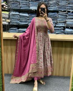 Recién llegado, conjunto de traje Anarkali con bordado a mano, tejido Zari y estampados con encaje Dupatta - Product Image 6