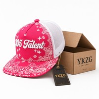 Gorra Trucker Rosa de Malla con Logotipo Bordado 3D Personalizado, Gorra Snapback de 5 Paneles de Alta Calidad con Estampado Paisley, Proveedor Mayorista de Gorras de Béisbol
