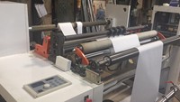 Machine horizontale de petit pain de papier de Rewinder de découpeuse de film stratifié par papier adhésif HJFQ-1300