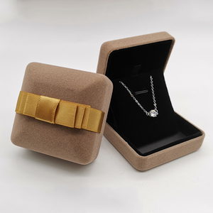 Boîte à bijoux en métal de luxe en velours haut de gamme avec logo personnalisé pour bijoux - Product Image 6
