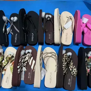 Vente en gros de chaussures à talons durables d'extérieur pour femmes de qualité supérieure en stock de pantoufles bon marché en stock mixte pour femmes